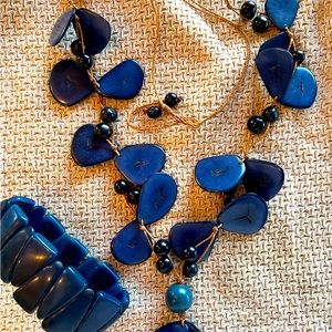 Handmade Bakelite matching necklace and bracelet set.